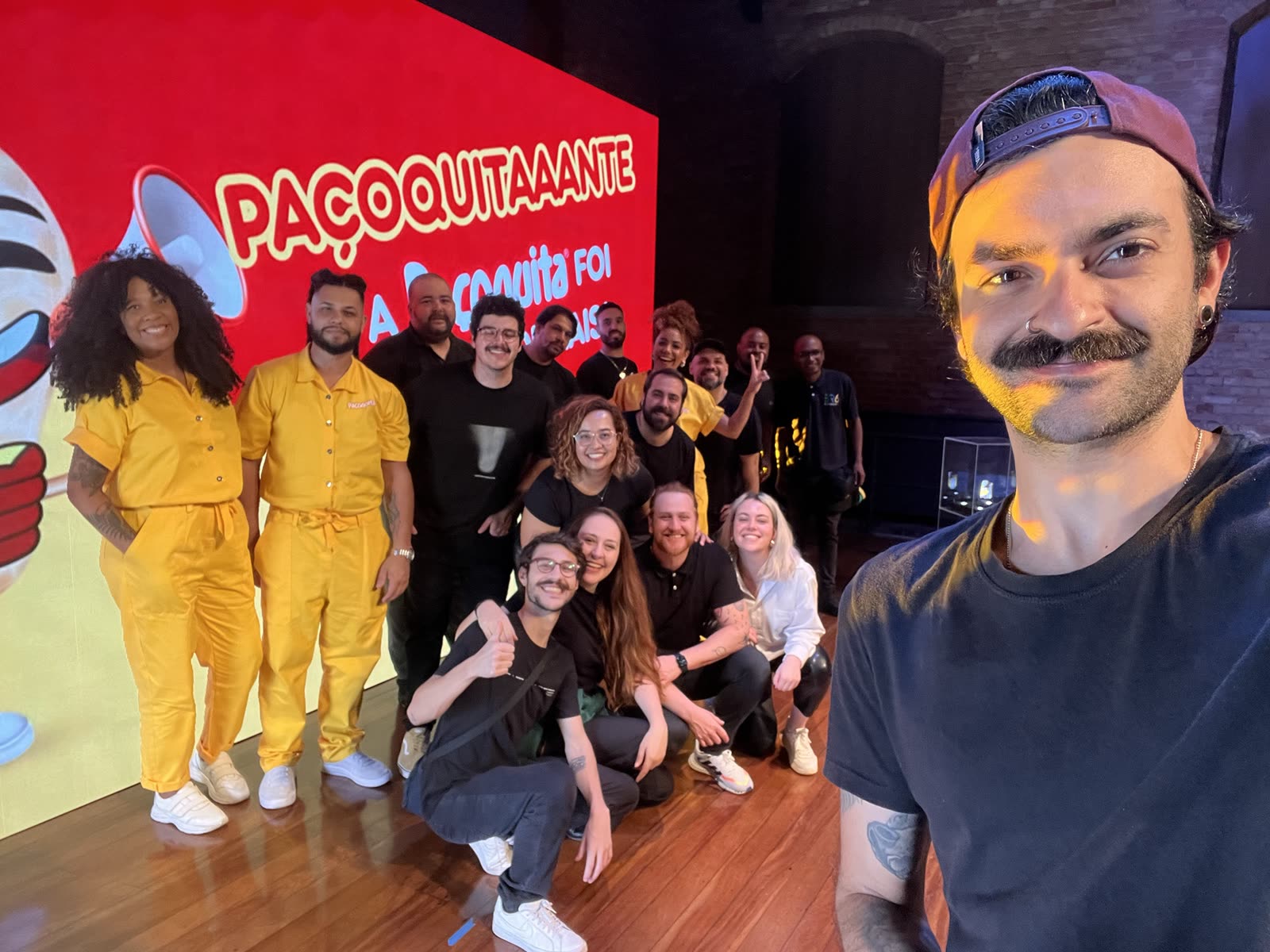 Equipe no palco do lançamento da Paçoquita pronta para beber